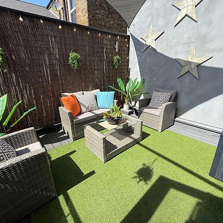 The Duplex Margate With Deck & Living Space Air Conditioning Extérieur photo