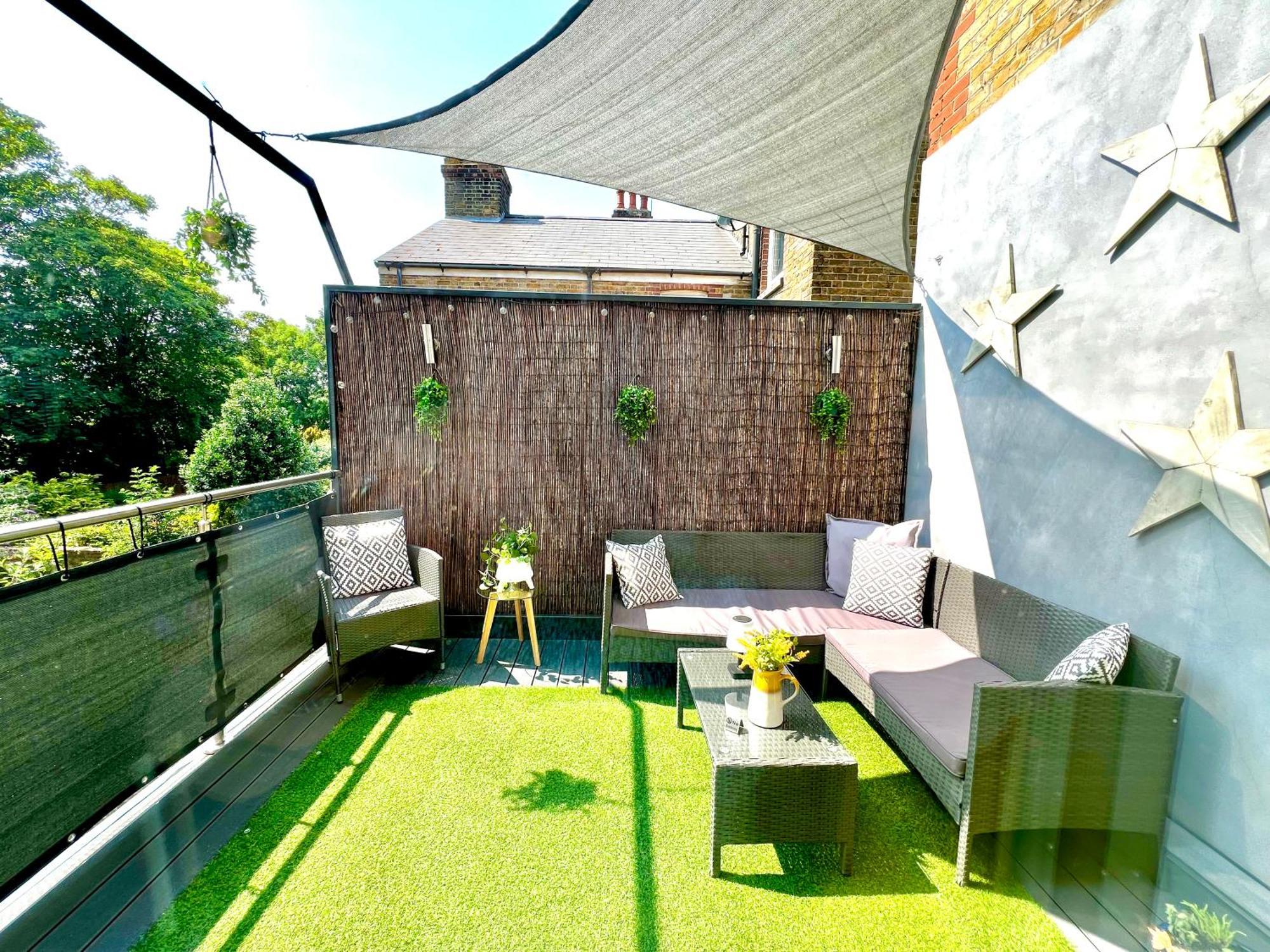 The Duplex Margate With Deck & Living Space Air Conditioning Extérieur photo