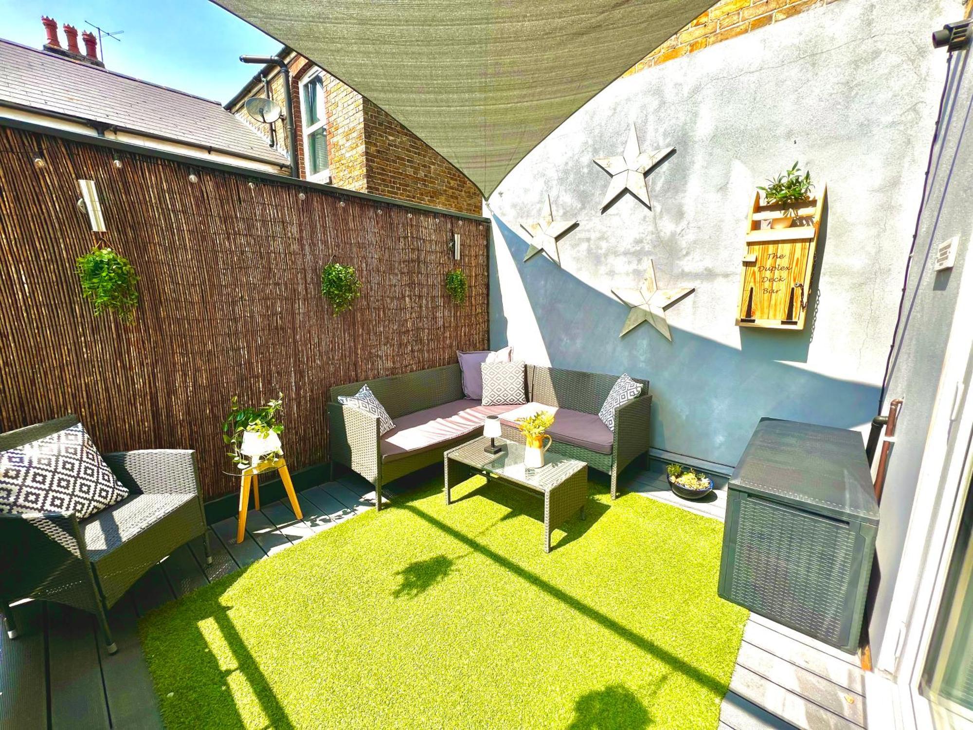 The Duplex Margate With Deck & Living Space Air Conditioning Extérieur photo